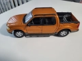 Модел Ford Explorer Sport Trac Orange Maisto 1/18 , снимка 2