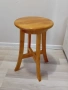 Табуретка-поставка от масивна акация, снимка 1