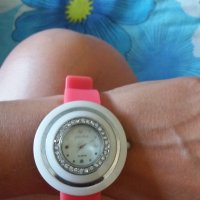 Розов ръчен часовник , снимка 1 - Дамски - 37604141