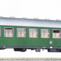 Пътнически вагон 2. класа B4üm DB HO 1:87 Roco 41270D, снимка 1 - Колекции - 38396988