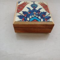 Дървена кутия 9 x 9 h 4 cm. , снимка 1 - Други стоки за дома - 37228378