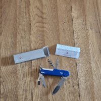 Ново швейцарско  джобно ножче VICTORINOX , снимка 2 - Ножове - 44127234