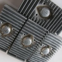 Яки  Транзистори  2N 3055  с  Масивни  Радиатори  Отлични, снимка 3 - Ресийвъри, усилватели, смесителни пултове - 44101083