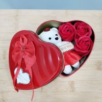 4407 Подаръчен комплект Мече с рози в кутия сърце, снимка 4 - Декорация за дома - 43981574