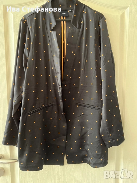 Ново без закопчаване разкошно кукленско  дамско елегантно сатен сатенено сако на точки , снимка 1
