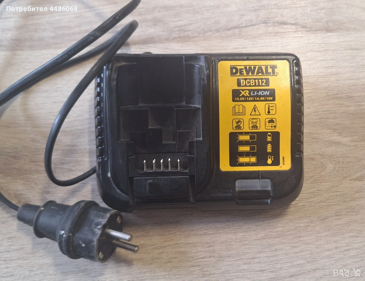 зарядно устройство dewalt dcb112 xr 10.8v, 12v, 14.4v, 18v, снимка 1