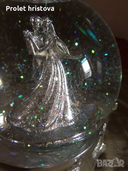 Пеещо сърце с булка и младоженик, снимка 1