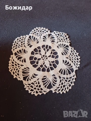 Ръчно плетено каре(терличка). На 1 кука., снимка 2 - Декорация за дома - 51348240