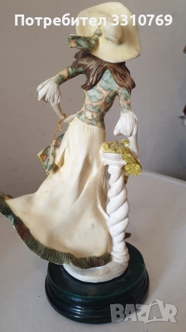 Прекрасна порцеланова статуетка. , снимка 2 - Статуетки - 52802855