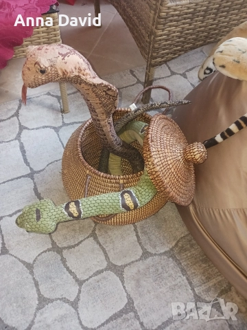 За любителите на змия и плюшени животни