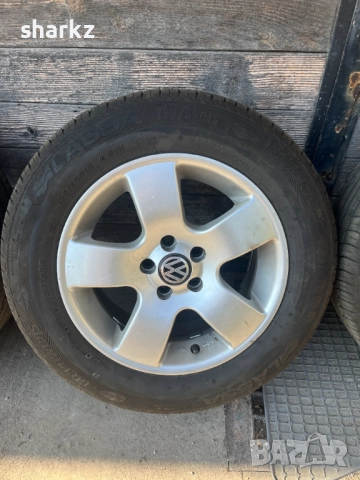 Оригинални джанти VW 15" с гуми 195/65/15, снимка 2 - Гуми и джанти - 51541288