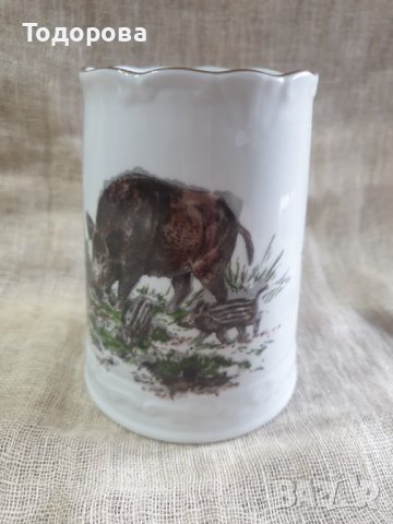 Порцеланова  халба с ловни мотиви и позлата, снимка 3 - Чаши - 39223282