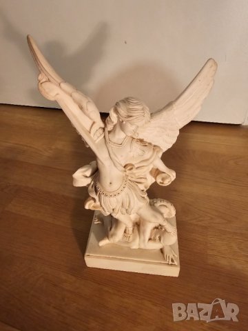 Старинна италианска скулптура Фаро  Архангел Михаил с копие и огнен меч, с които пронизва Дявола - п, снимка 2 - Антикварни и старинни предмети - 43901197