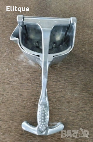 Ръчна метална преса за лимон и цитрусови плодове