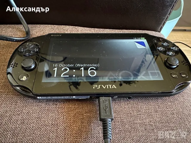 PS Vita slim - stick drift, оригинално зарядно, 2 игри, снимка 2 - PlayStation конзоли - 47602551