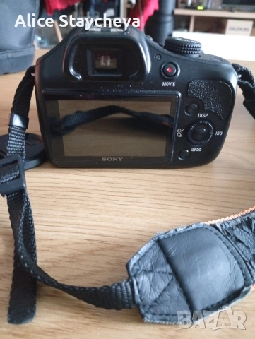 Фотоапарат Sony Alfa 3000, снимка 3 - Фотоапарати - 52709633