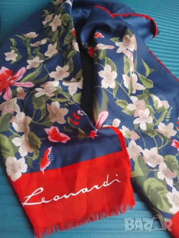 Leonardi 100% оригинален дамски шал, снимка 2 - Шалове - 52656065