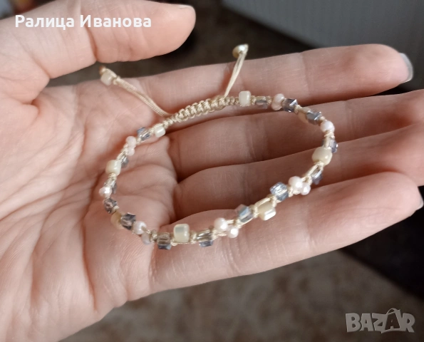 Дамска гривна със седеф и стъклени мъниста , снимка 2 - Гривни - 53294964