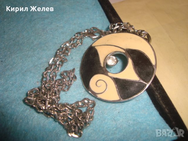 СРЕБРИСТ ЕМАЙЛИРАН РЕТРО АРТ МЕДАЛЬОН с ИНКРУСТИРАН ФАСЕТИРАН ЦИРКОН и СИНДЖИРЧЕ 6963, снимка 5 - Колиета, медальони, синджири - 35193846