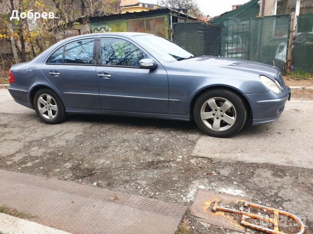 ***ПРОДАВАМ НА ЧАСТИ*** Mercedes E270CDI ръчни скорости, снимка 2 - Автомобили и джипове - 27196403