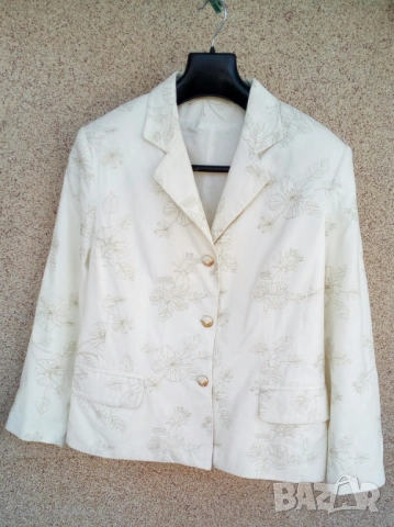 Дамски стилен костюм, снимка 2 - Костюми - 51644125