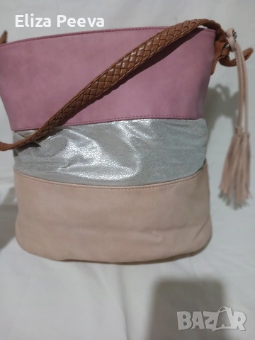 Чанта от екокожа с голяма вместимост.