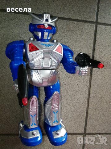 Син робот, има  оръжие , ходи, свети  и свири, снимка 3 - Музикални играчки - 35218883