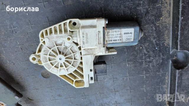 Заден ляв мотор за стъкло за audi Q7 , снимка 2 - Части - 51751150