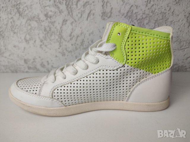 Високи перфорирани кецове House, снимка 3 - Кецове - 40358357