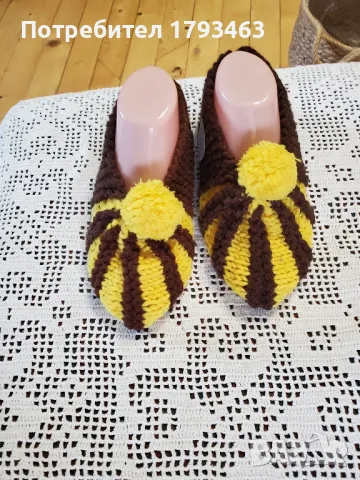 Ръчно плетени дамски терлици размер 38, снимка 2 - Дамски чорапи - 49211020