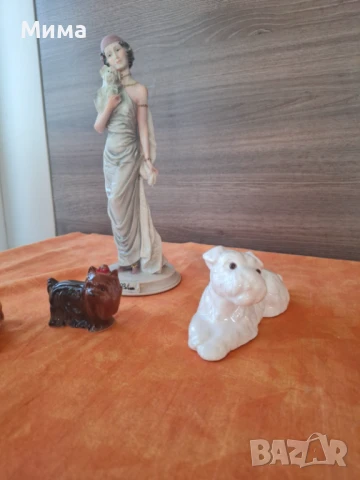 Фигурка на дама с кученце, снимка 2 - Статуетки - 50747514