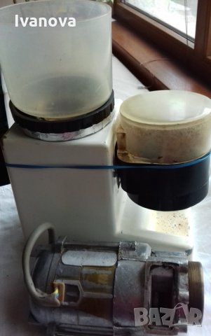Електромотор с ножовете за мелене за кафемелачка на„Електрон“ Плевен