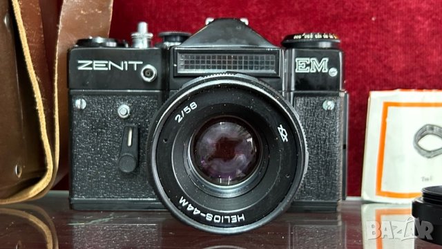 Фотоапарат Zenit EM + обектив Helios 44m 2/58, снимка 3 - Фотоапарати - 44029910