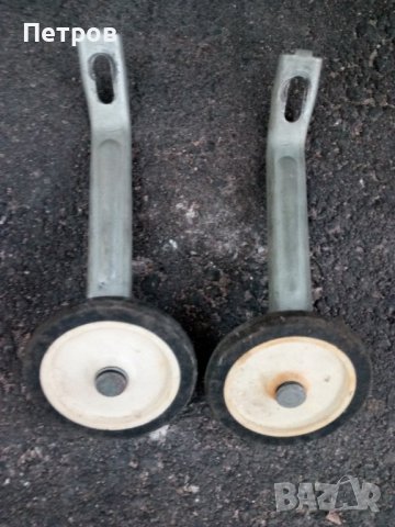 Продавам 2  колелца със стойки.Нямат вътрешна гума.