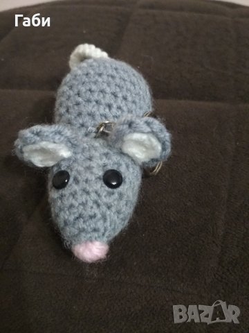 Ръчно плетена мишка Реми, амигуруми играчка, снимка 11 - Плюшени играчки - 27669116