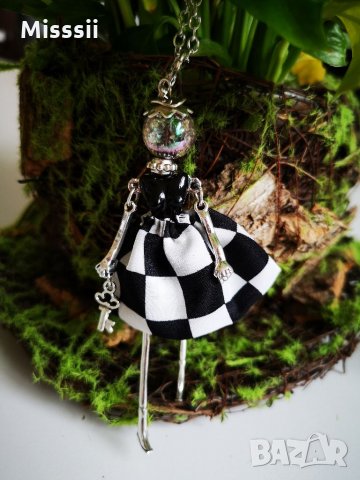 Дълго колие/гердан с висулка "Кукла", снимка 2 - Колиета, медальони, синджири - 21099747