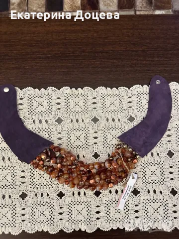 Дизайнерско колие с велурена каишка, снимка 4 - Колиета, медальони, синджири - 47474629