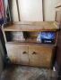 Продавам ретро дървен шкаф със стъклени витрини, снимка 1