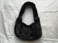 Дамска пухкава малка чантичка в черен цвят, снимка 7