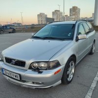 Продава Volvo V40 T4 фейслифт, снимка 1 - Автомобили и джипове - 44112985