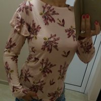 Супертъничка и лека блуза на цветя с къдрички на раменете, снимка 2 - Тениски - 39691048