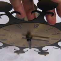30 см Красив Стар стенен метален часовник ГДР DDR, снимка 5 - Антикварни и старинни предмети - 28950956