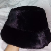Плюшена шапка идиотка в черен цвят, снимка 2 - Шапки - 33614898
