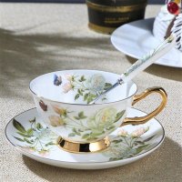 Изящен комплект за чай или кафе от костен порцелан - 3 части, снимка 1 - Чаши - 34528308