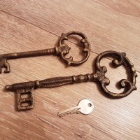 Лот големи ключове–Чугун., снимка 1 - Антикварни и старинни предмети - 27793890