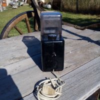 Стара електрическа кафемелачка, снимка 2 - Антикварни и старинни предмети - 26319399
