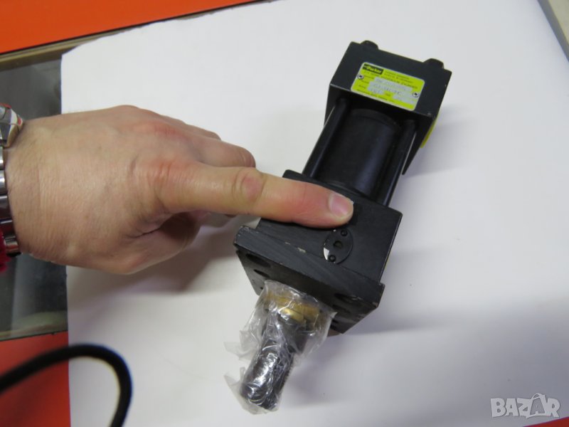 Немски  Хидравличен  Цилиндър -Parker-NW-70201-01 CJ-2HR24MC хидравлика, снимка 1