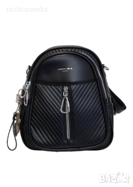 Maлка дамска раница в черен цвят  с ключодържател , снимка 1