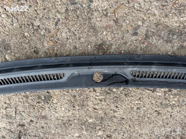 Пластмаса под преден прозорец за Сузуки Гранд Витара 1998-2005 год, снимка 3 - Части - 52669662