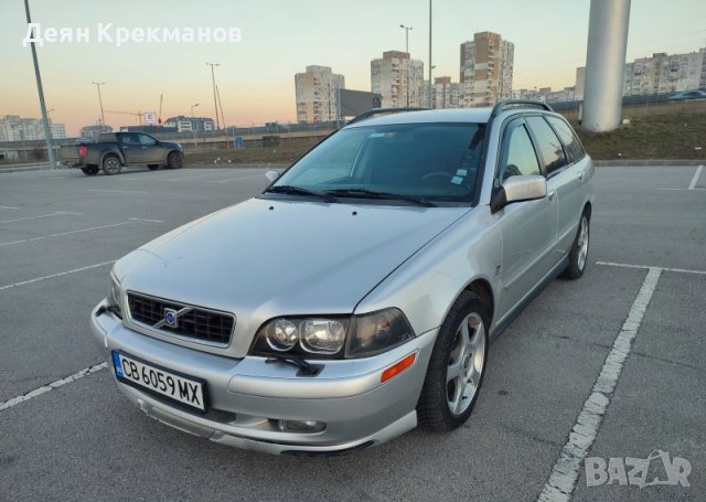 Продава Volvo V40 T4 фейслифт, снимка 1 - Автомобили и джипове - 44112985